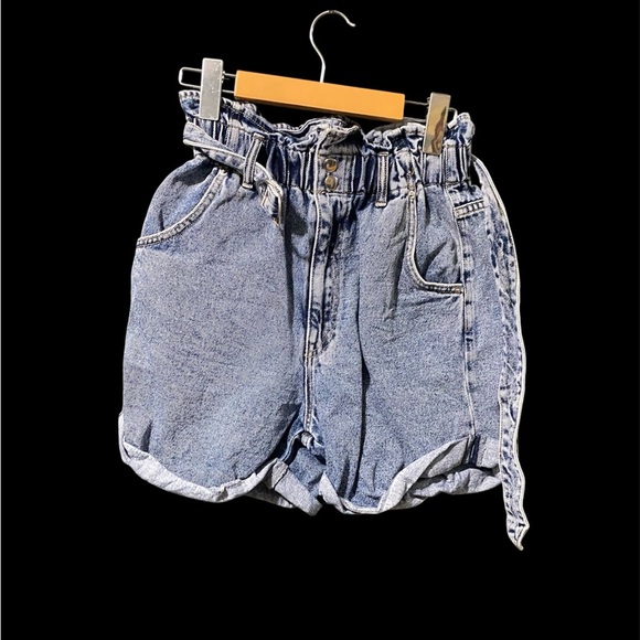 H&M Pants - ✨ H&M Loose Fit Denim Shorts - Size 4 ✨